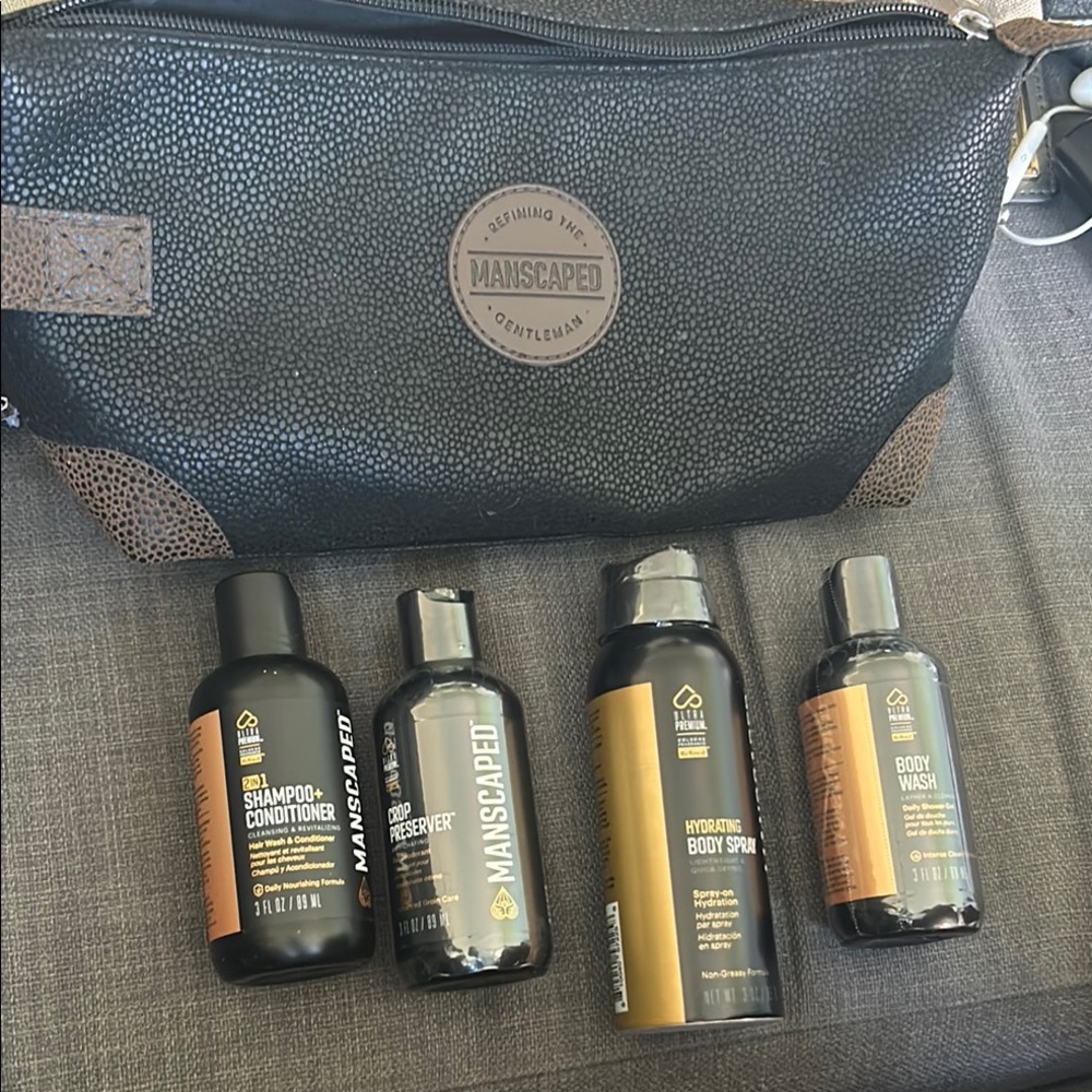 Manscaped Men's Grooming Kit - Black and Gold